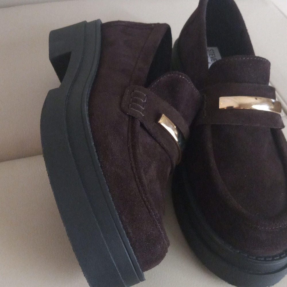 Steve Madden Chocolate Suede Platform Loafers with Gold Bar Detail Size 6.5 - Picture 15 of 15